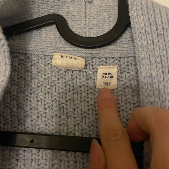 GAP Light Gray Cable Knit Cardigan - Picture 2 of 3